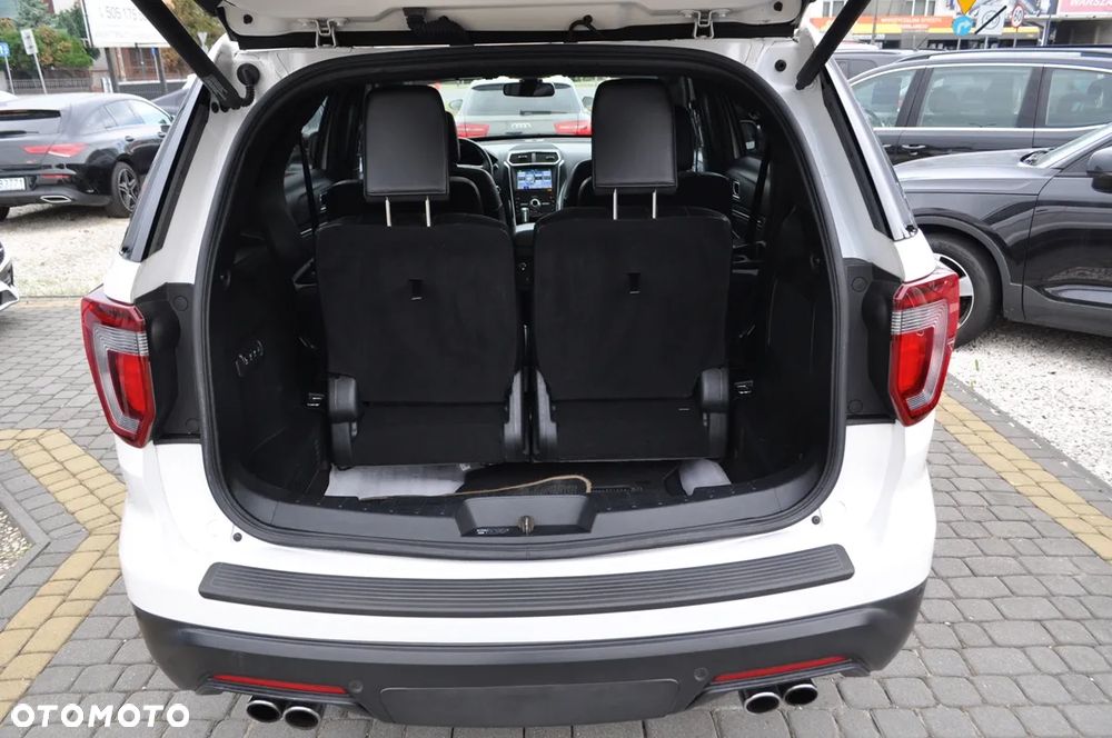 Ford Explorer - 32
