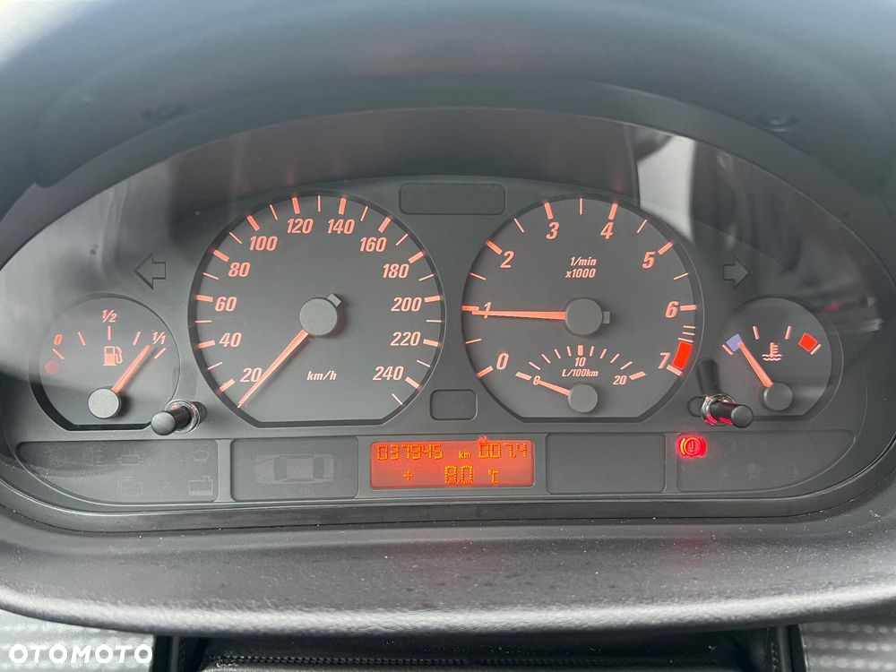 BMW Seria 3 318 CI - 15