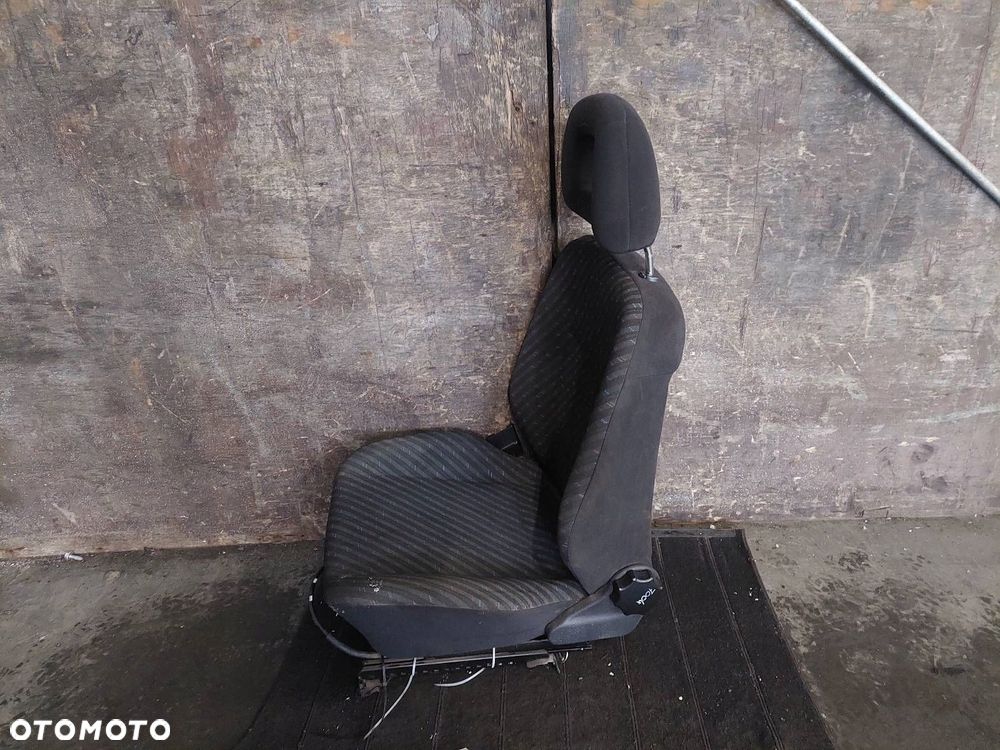 FOTEL LEWY PRZÓD + NAPINACZ ZATRZASK ZAPINKA PASA LP OPEL ASTRA F 5D - 4