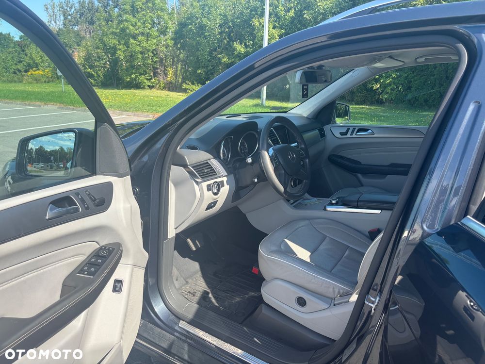 Mercedes-Benz ML - 14