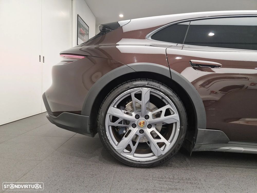 Porsche Taycan Cross Turismo 4 - 15