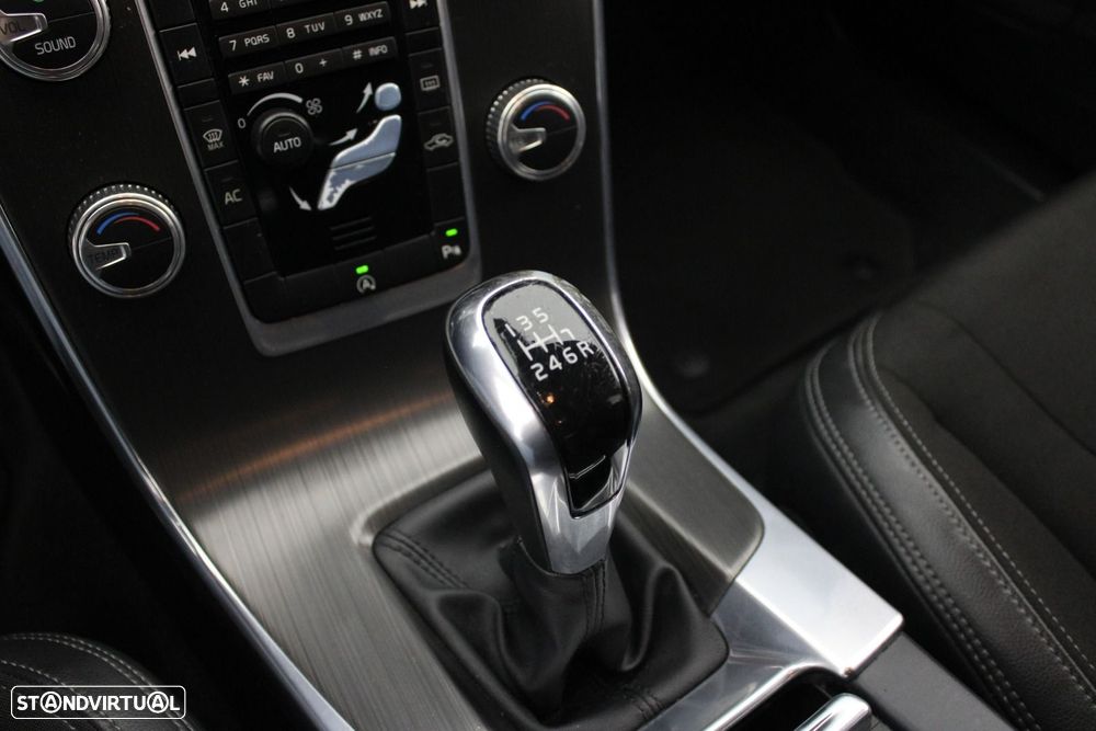 Volvo V60 2.0 D3 Momentum - 21