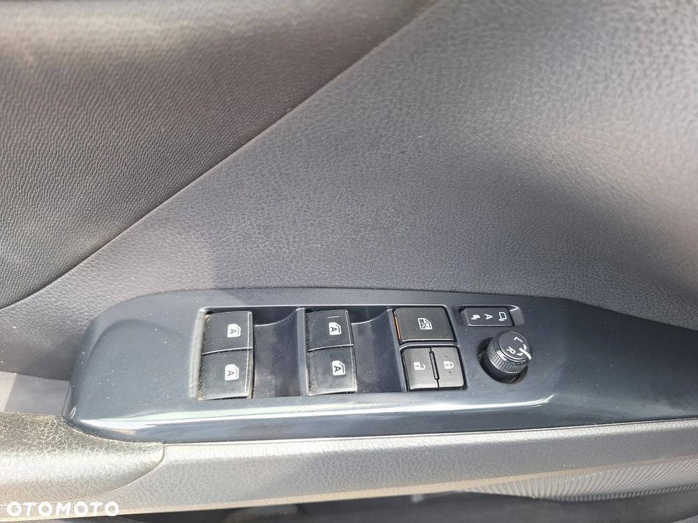 Toyota Camry 2.5 Hybrid Comfort CVT - 17