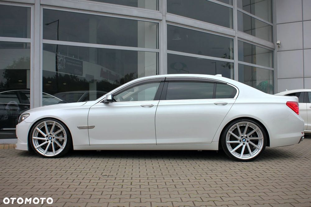 BMW Seria 7 750Li - 12