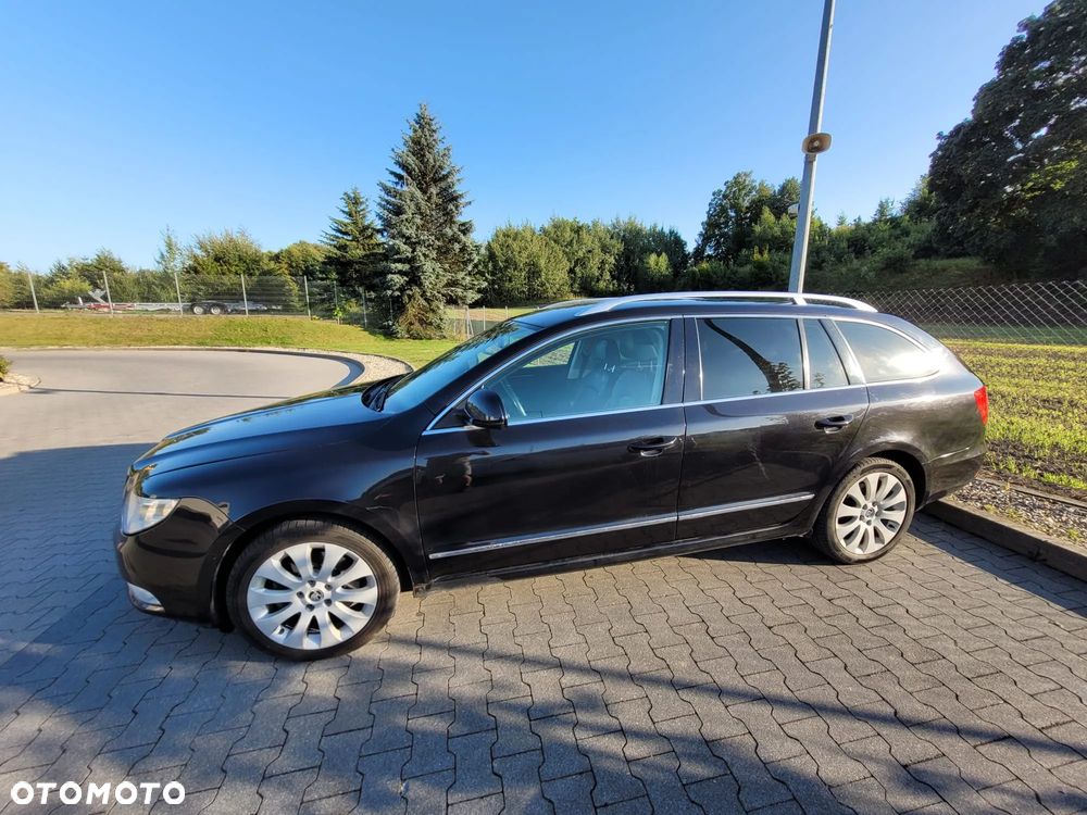 Skoda Superb 2010 photo 4
