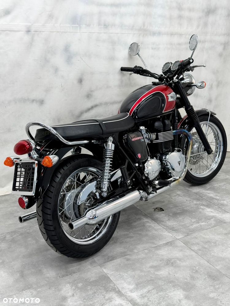 Triumph Bonneville - 22