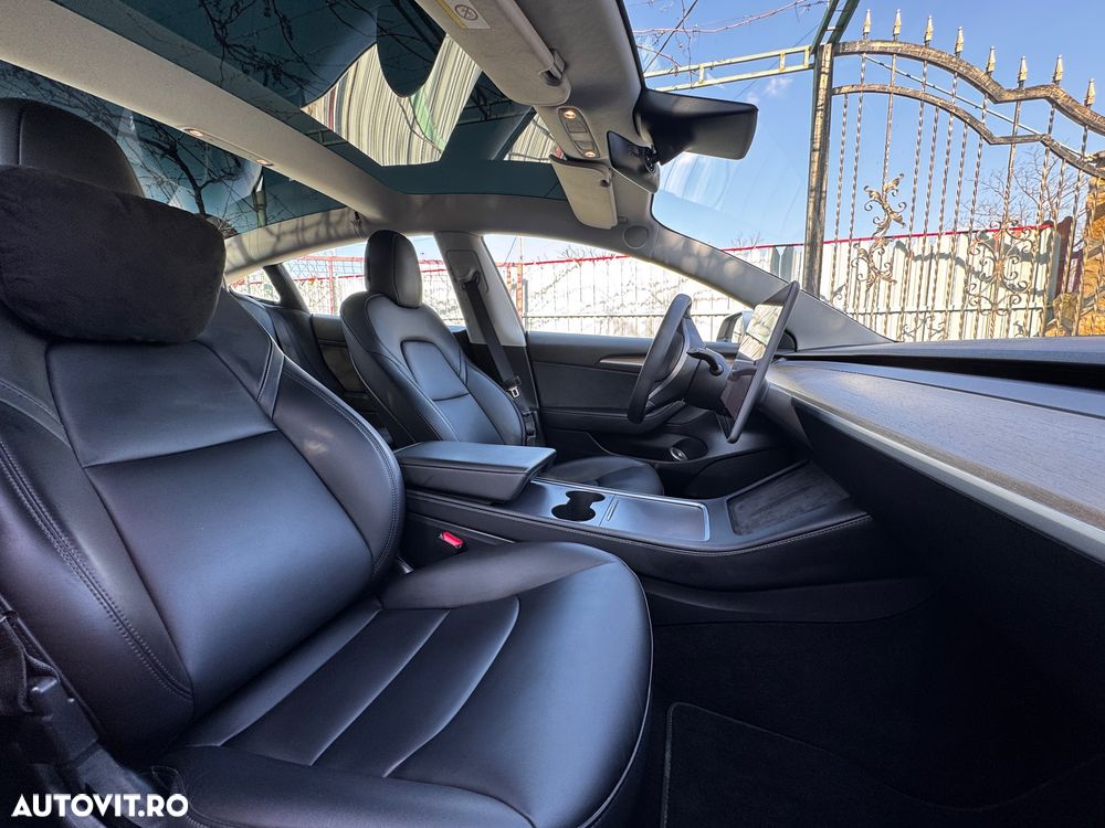 Tesla Model 3 - 35