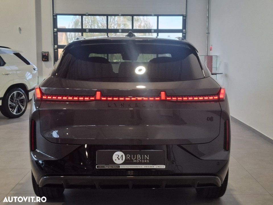 Lynk&Co 8 - 4
