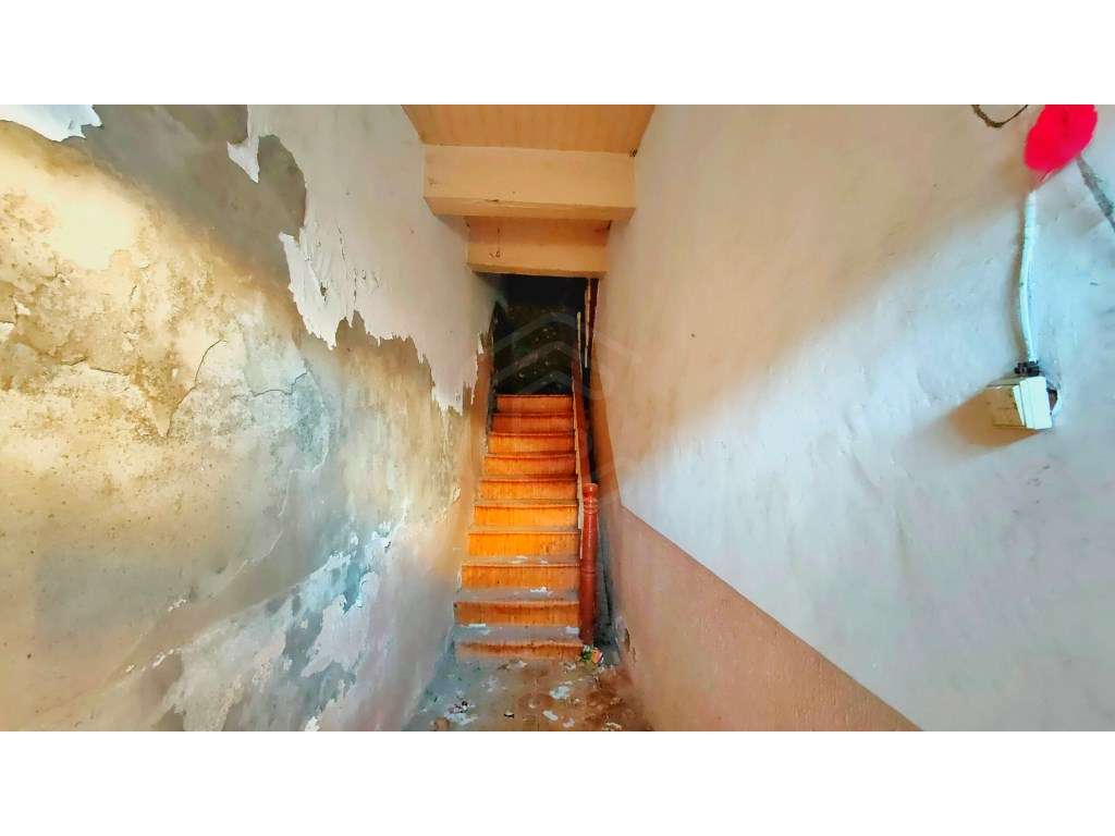 Moradia geminada T2, Peso - Covilhã - Grande imagem: 5/23