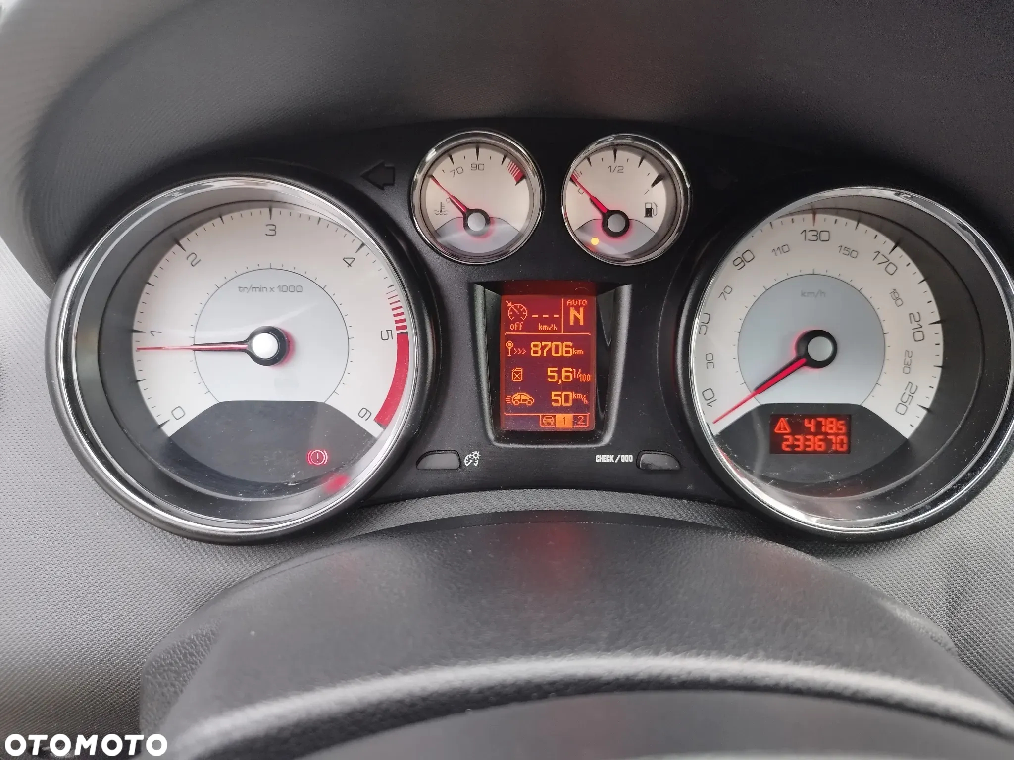 Peugeot 308 SW HDi FAP 110 EGS6 Premium - 31