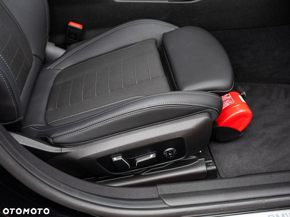 BMW Seria 3 318i - 32