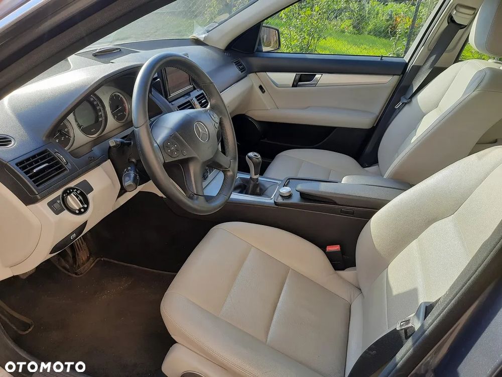 Mercedes-Benz Klasa C 220 CDI Avantgarde - 17