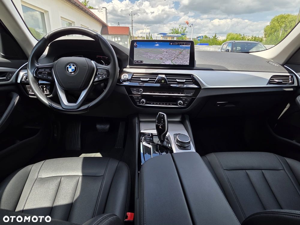 BMW Seria 5 518d mHEV - 9