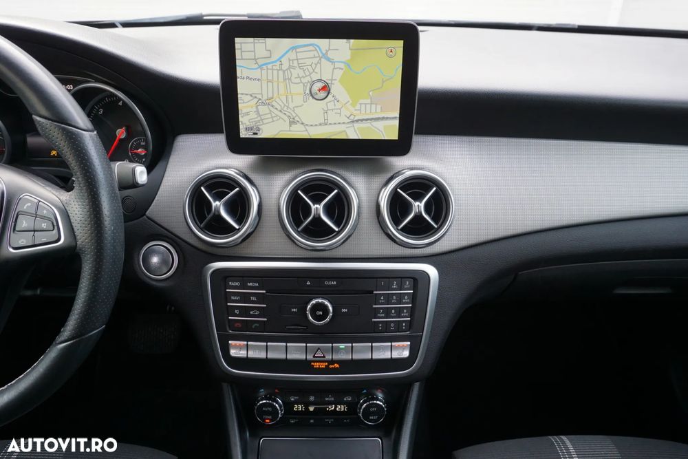 Mercedes-Benz GLA 220 d 4Matic 7G-DCT - 27