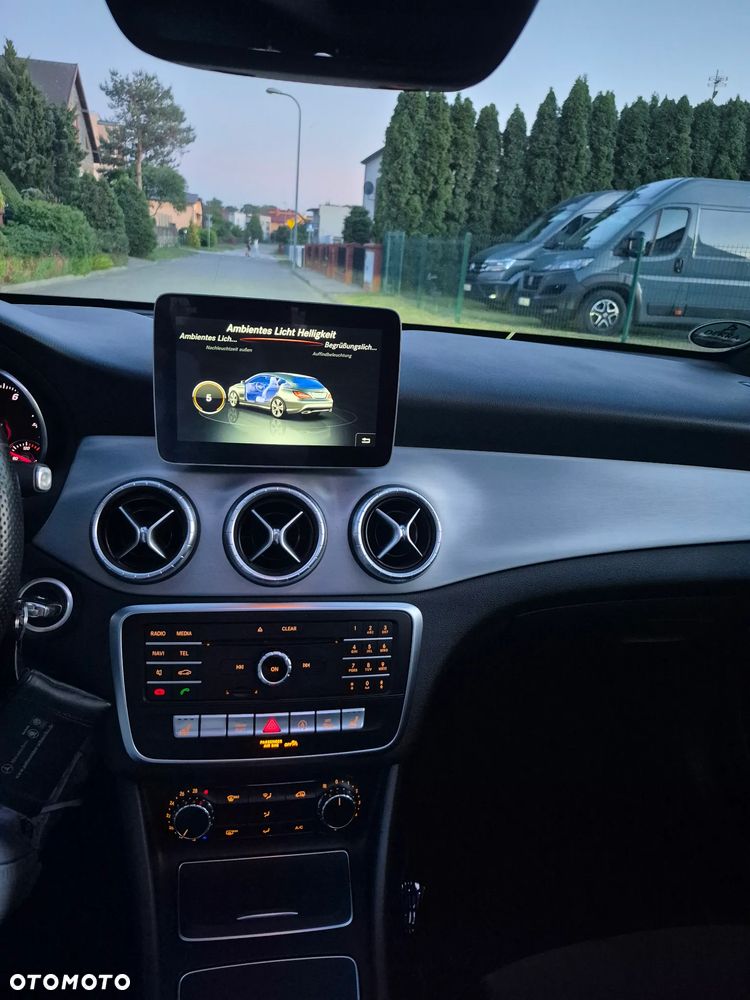 Mercedes-Benz CLA 200 7G-DCT AMG Line - 26