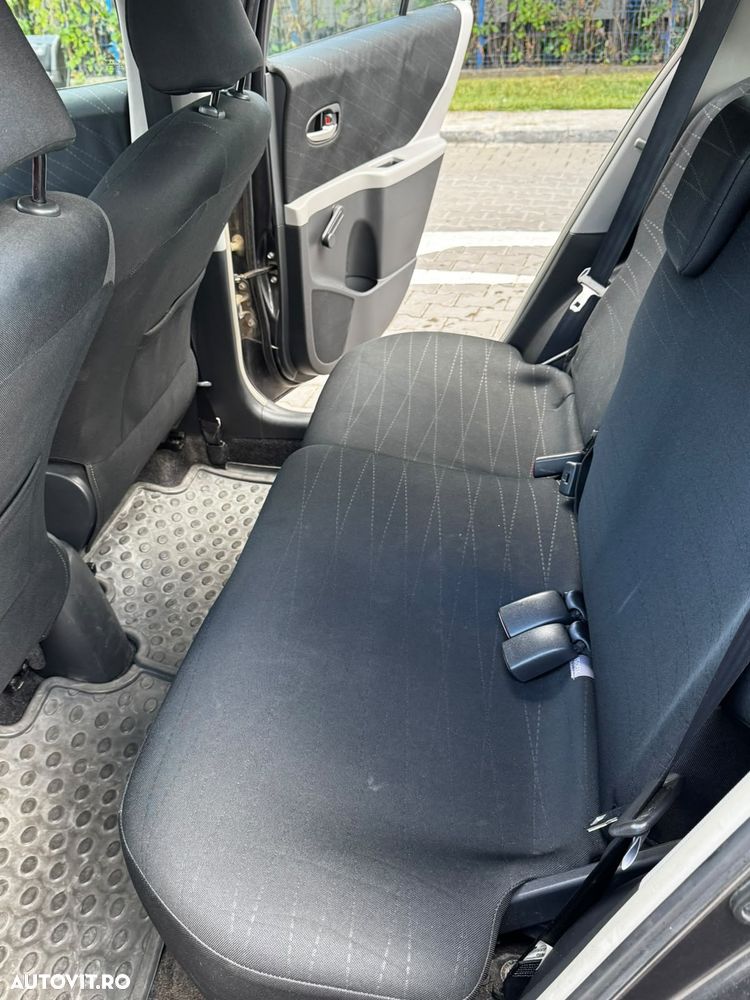 Toyota Yaris 1.3 Aut Luna - 6