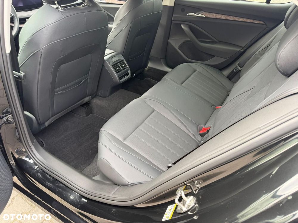 Skoda Superb 2.0 TDI SCR 4x4 L&K DSG - 9