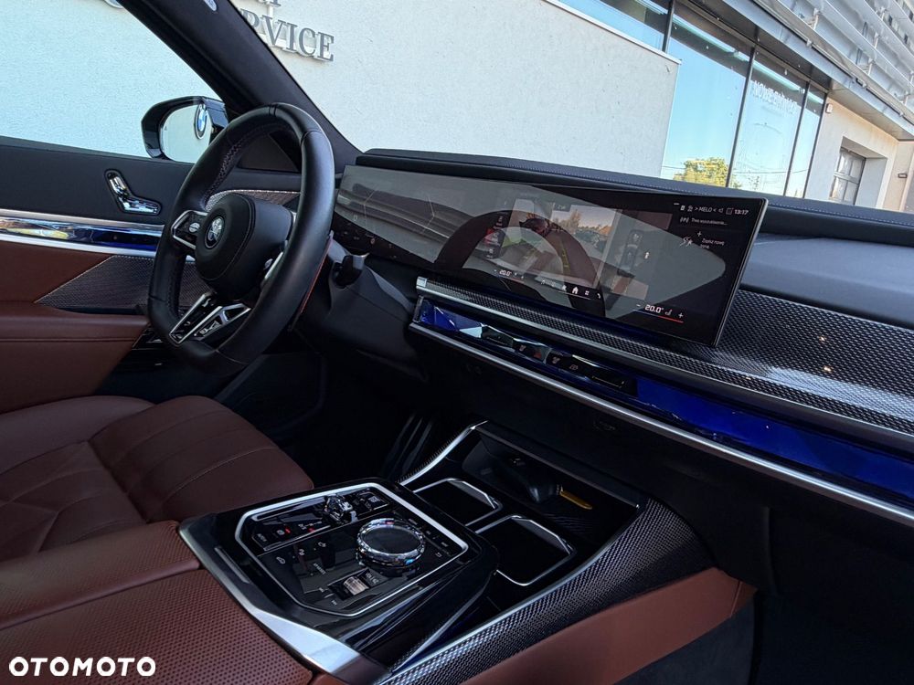 BMW Seria 7 M760e PHEV xDrive Individual Edition sport - 31