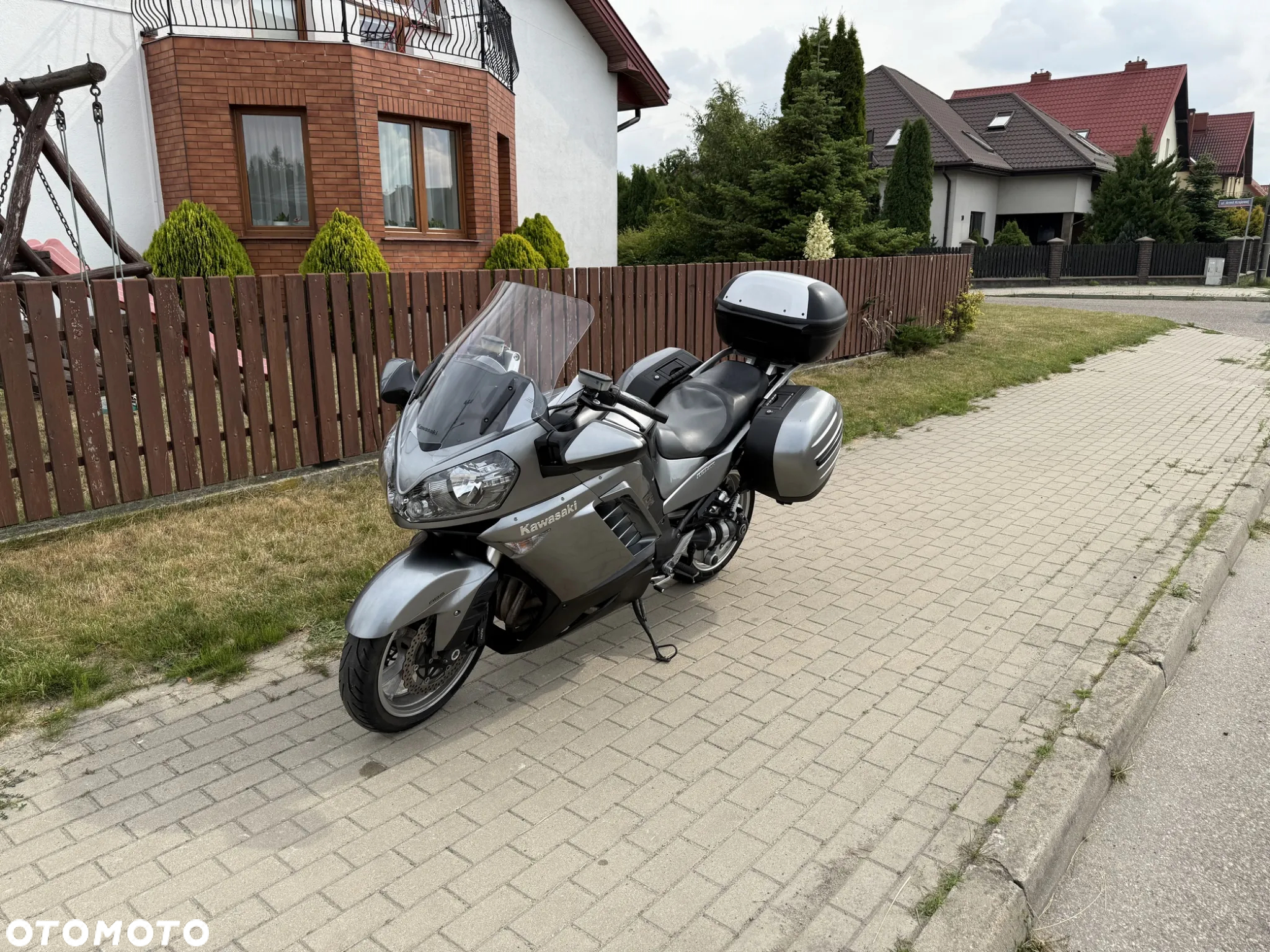 Kawasaki GTR - 16