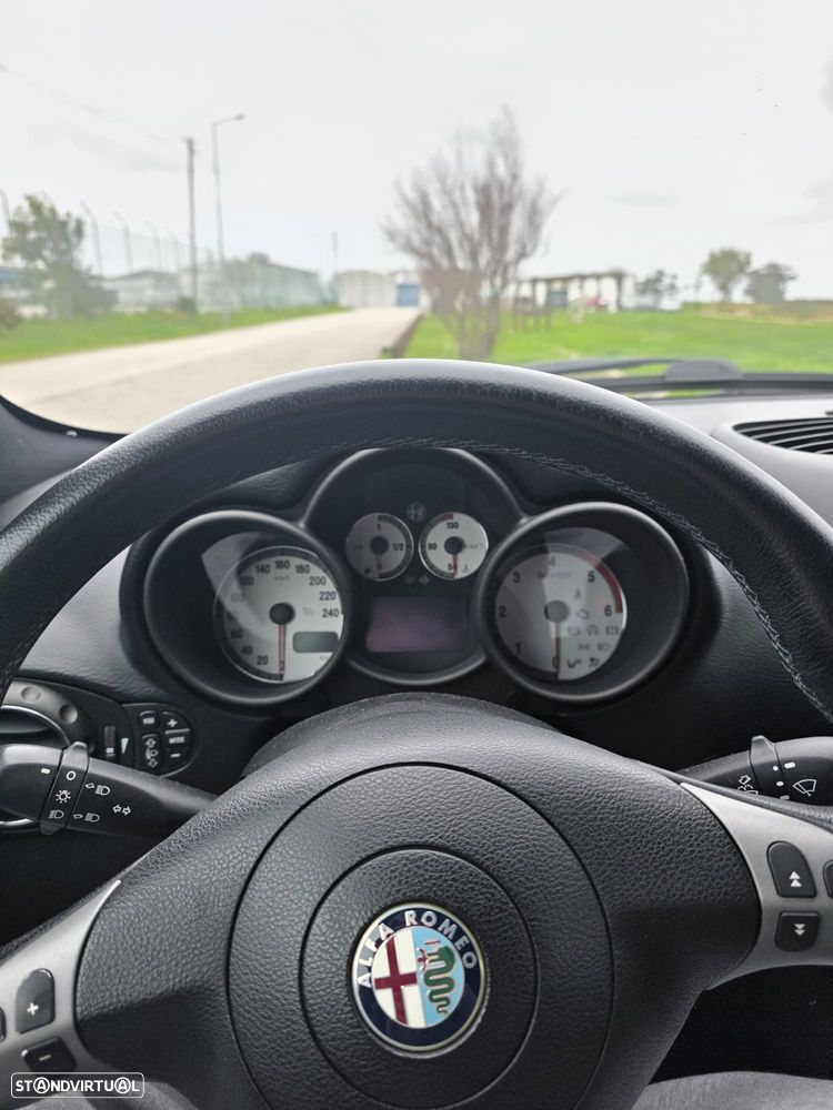 Alfa Romeo GT 1.9 JTD M-JET - 14