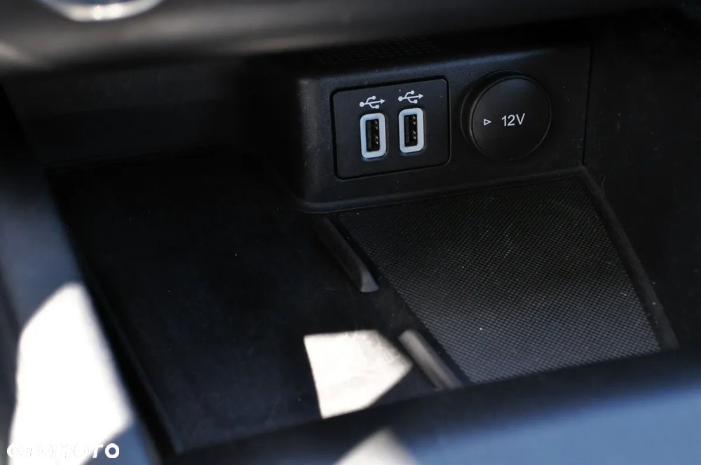 Ford Kuga - 25