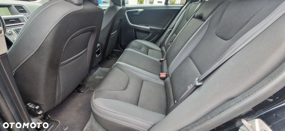 Volvo V60 D4 Drive-E Momentum - 17