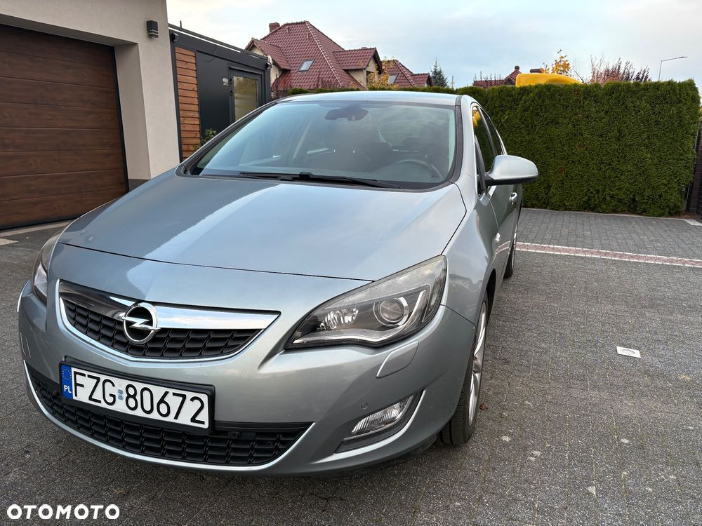 Opel Astra 2012 photo 2