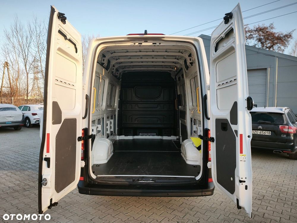 Volkswagen Crafter Furgon 3640 - 9