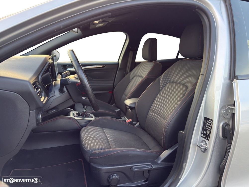 Ford Focus 1.0 EcoBoost Hybrid ST-LINE - 11