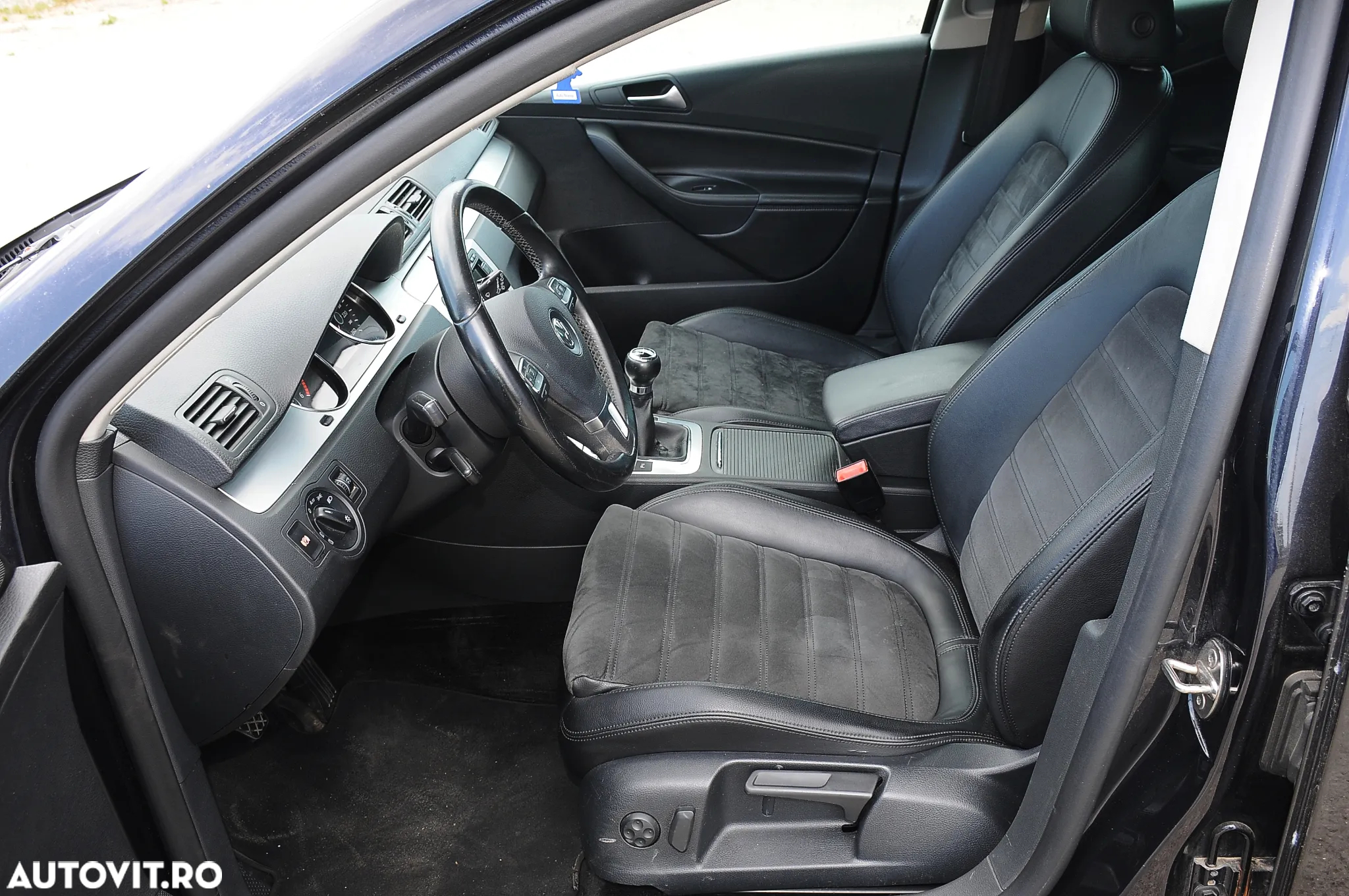 Volkswagen Passat Variant 2.0 TDI Blue TDI Highline - 5