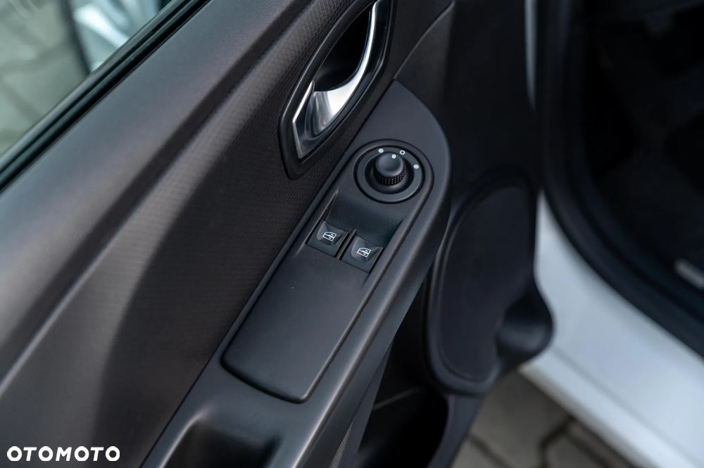 Renault Clio 1.2 16V 75 Life - 23