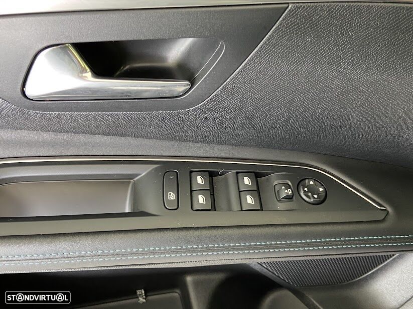 Peugeot 5008 1.2 PureTech Allure Pack - 29