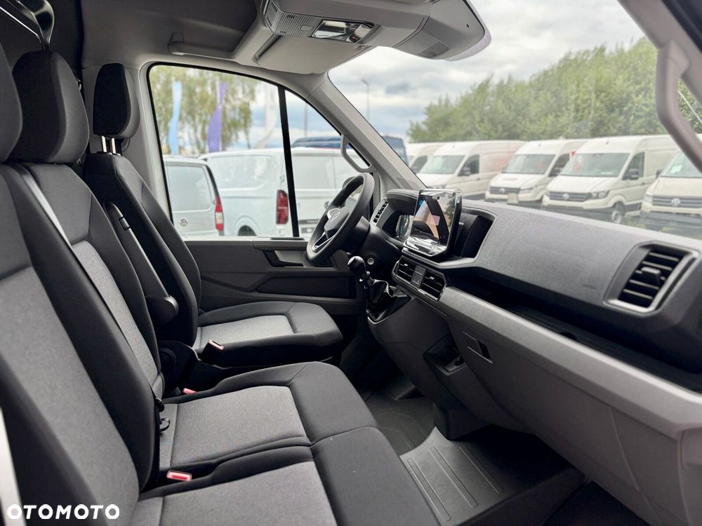 Volkswagen Crafter 35 Furgon z wysokim dachem silnik: 2,0 l EU6 SCR 140 KM / skrzynia biegów: Przedni napęd manualna 6-biegowa rozstaw osi: 4490 mm - 8