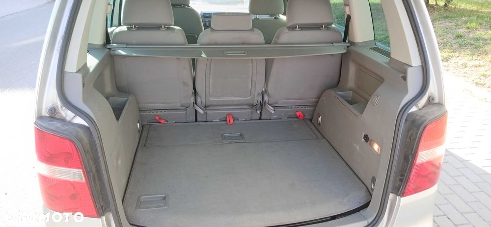 Volkswagen Touran - 4