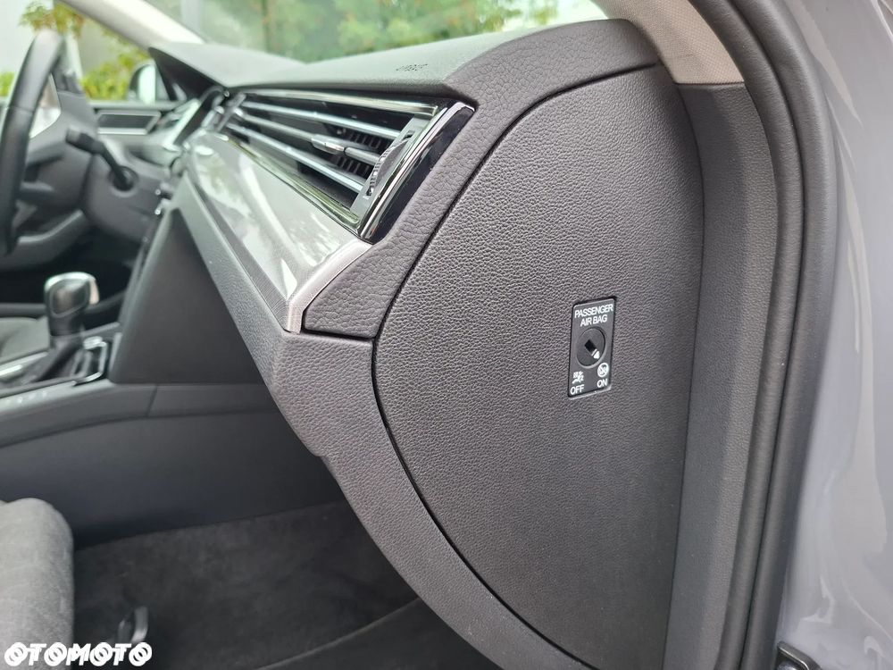 Volkswagen Passat - 28