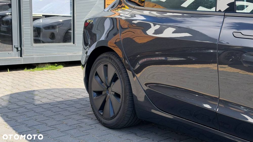 Tesla Model 3 - 12