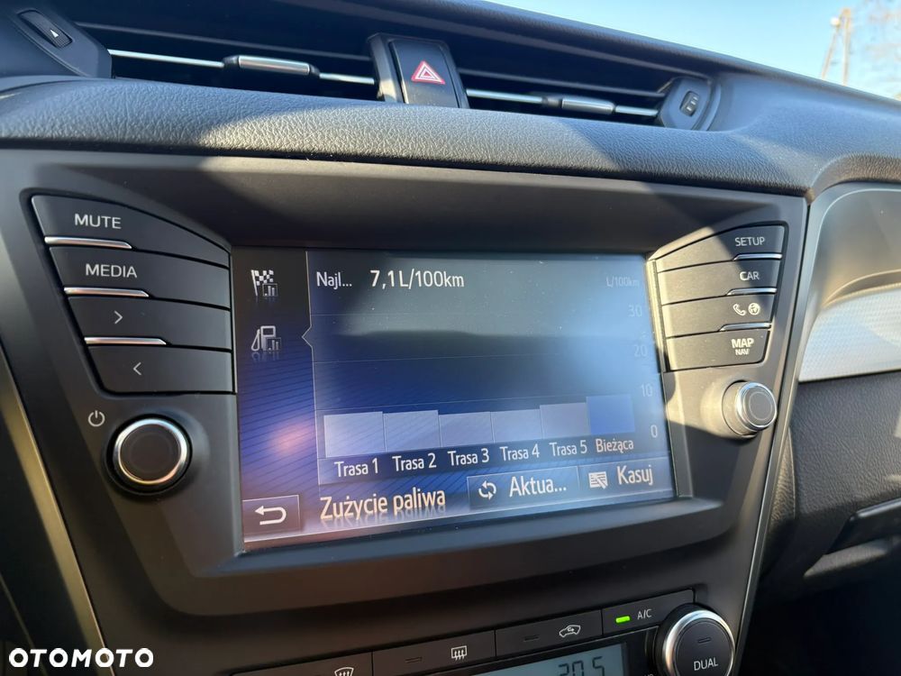 Toyota Avensis 1.8 Premium - 19