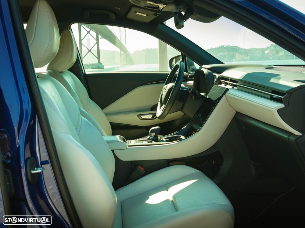 Lexus LBX Elegant - 12