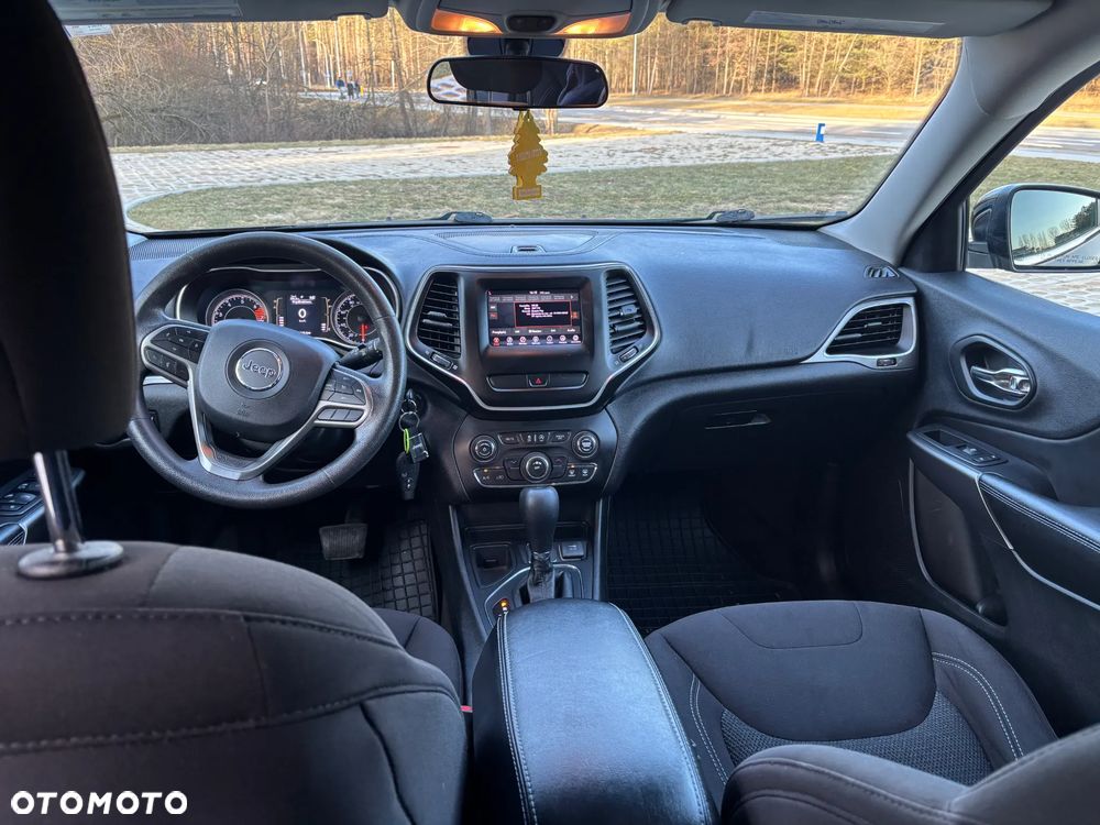Jeep Cherokee - 12