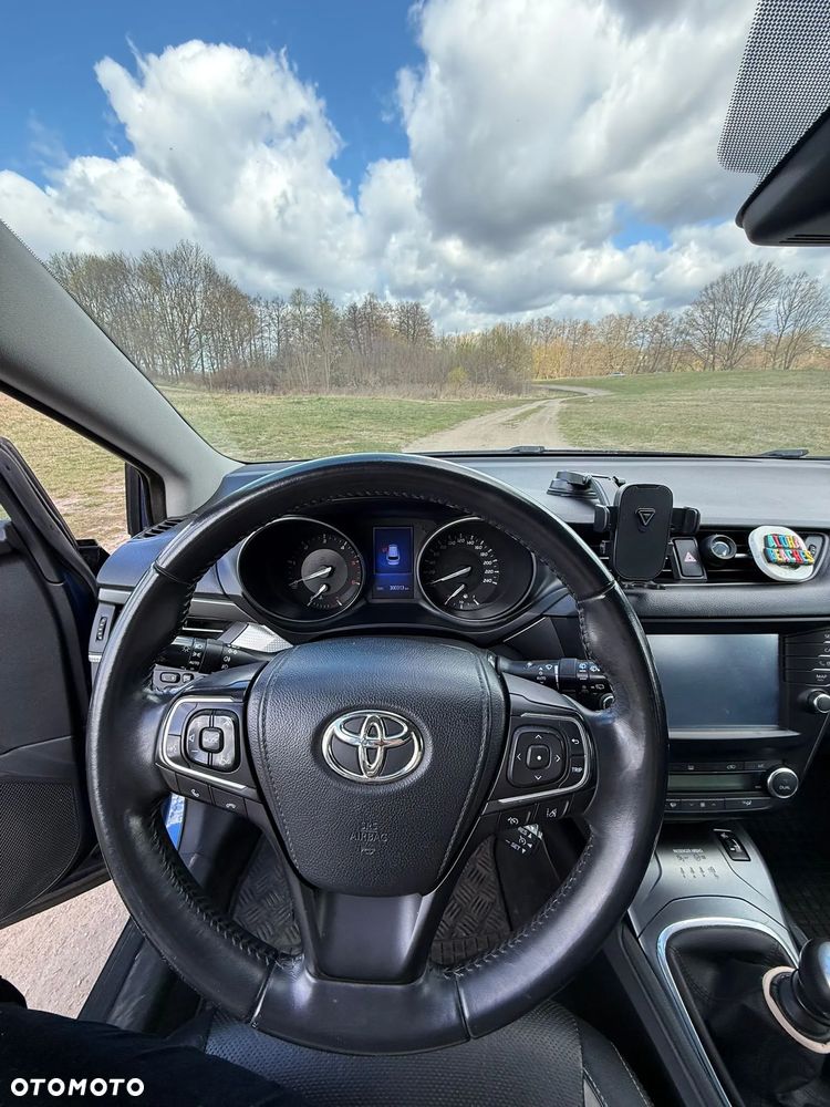 Toyota Avensis 2.0 D-4D Premium - 9