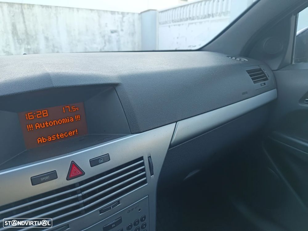 Opel Astra GTC 1.7 CDTI DPF Cosmo - 22