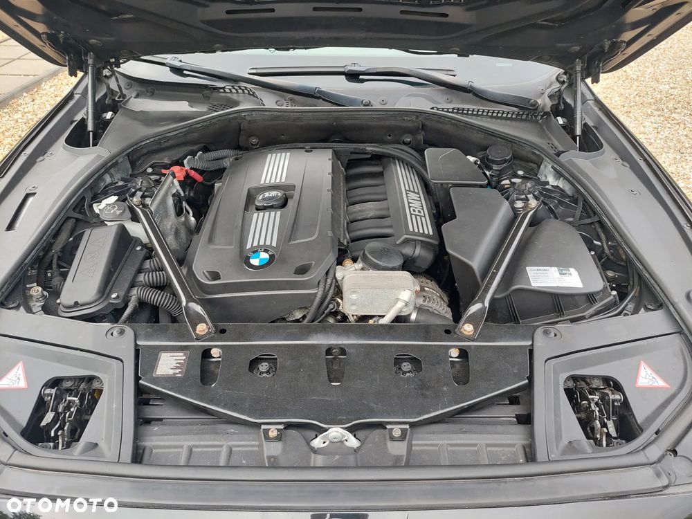 BMW Seria 5 528i Sport-Aut - 30