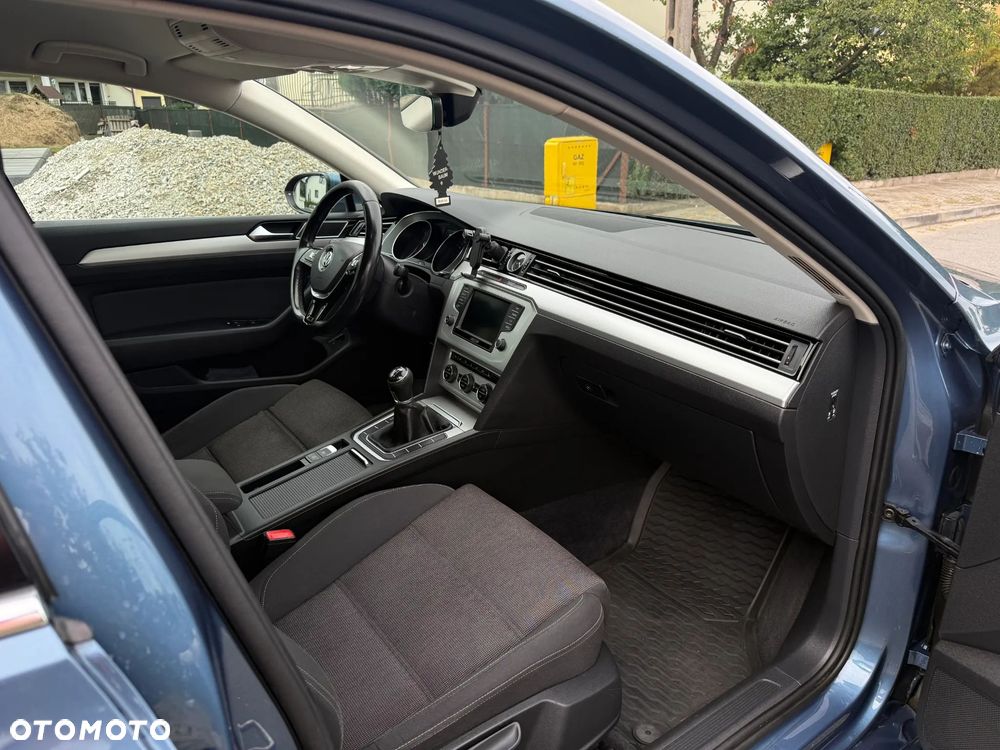 Volkswagen Passat - 21