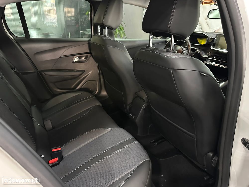 Peugeot 208 1.2 PureTech Allure Pack - 20