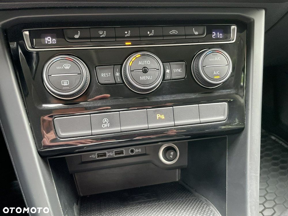 Volkswagen Touran - 22