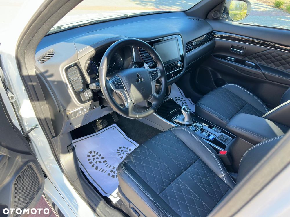 Mitsubishi Outlander - 22