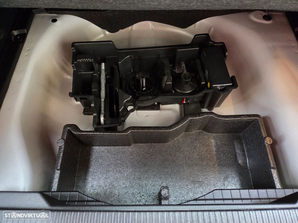 Peugeot 2008 PureTech 130 EAT8 Allure - 37