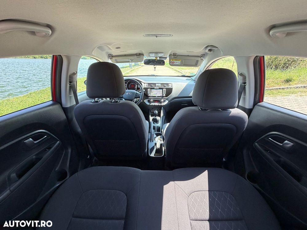 Kia Rio 1.1 CRDI Uefa Euro 2016 - 12