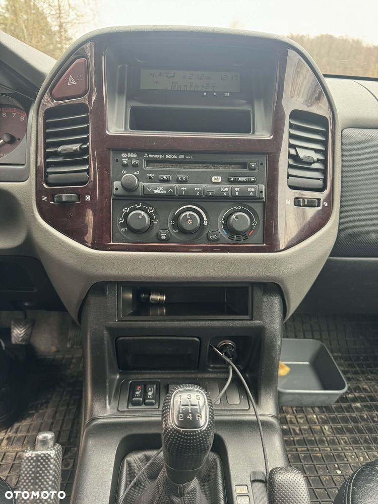 Mitsubishi Pajero - 8