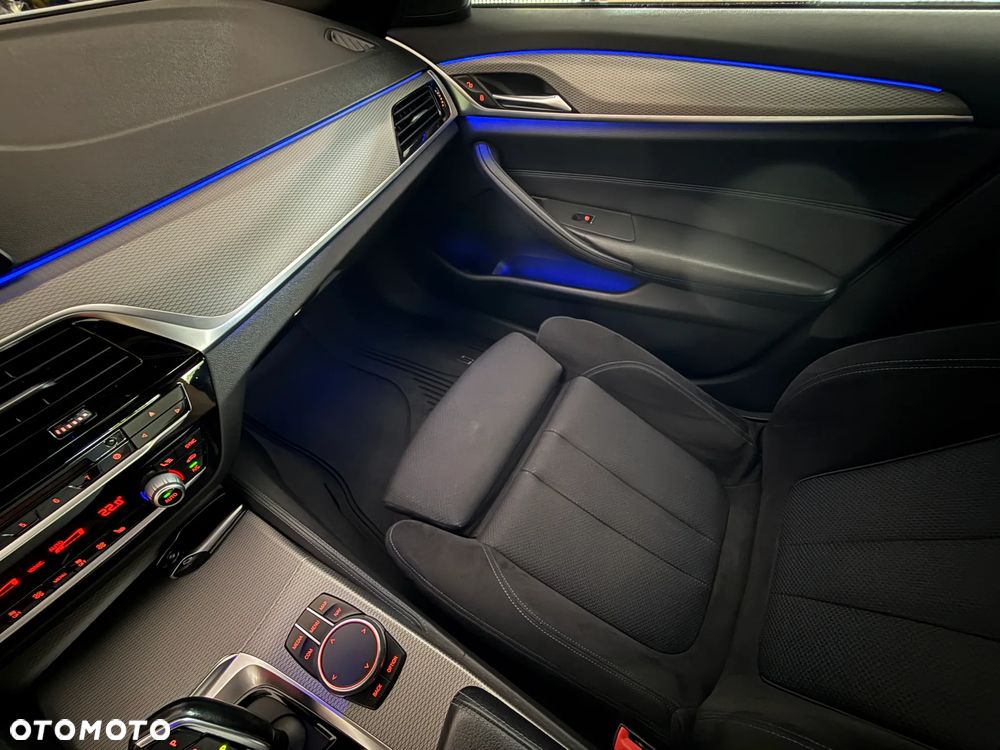 BMW Seria 5 520d xDrive M Sport sport - 22
